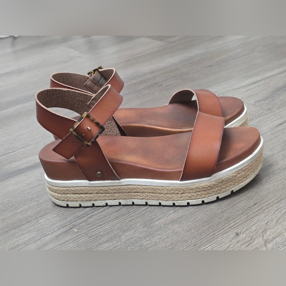 BKE Sandals Platform Strappy Comfy Fall Preppy Boho Womens Size 8.5
